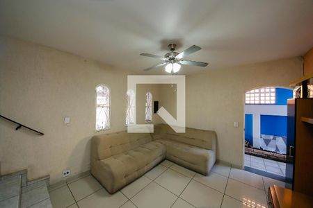 Sala de casa para alugar com 4 quartos, 200m² em Vila Ivone, São Paulo