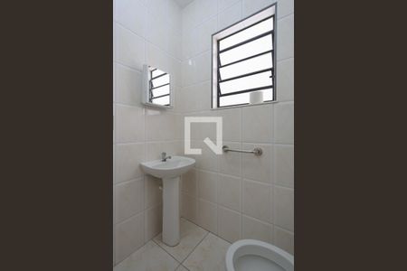 Banheiro de casa para alugar com 1 quarto, 36m² em Vila Basileia, São Paulo
