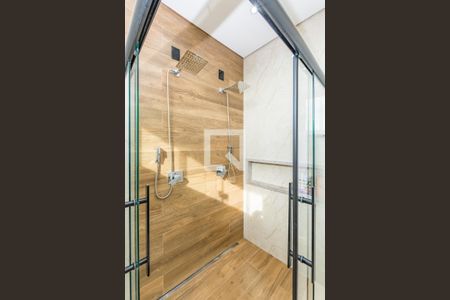 Casa à venda com 470m², 4 quartos e 8 vagasBanheiro da Suíte