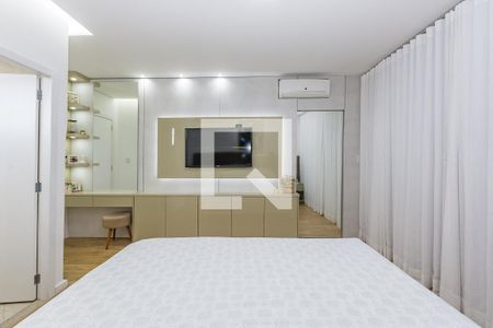 Casa à venda com 470m², 4 quartos e 8 vagasSuíte