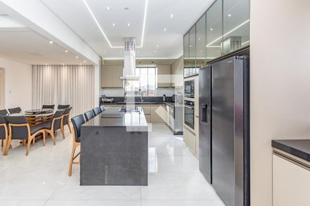 Casa à venda com 470m², 4 quartos e 8 vagasCozinha