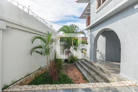 Casa à venda com 470m², 4 quartos e 8 vagasEntrada - Garagem