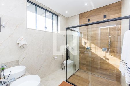 Casa à venda com 470m², 4 quartos e 8 vagasBanheiro da Suíte