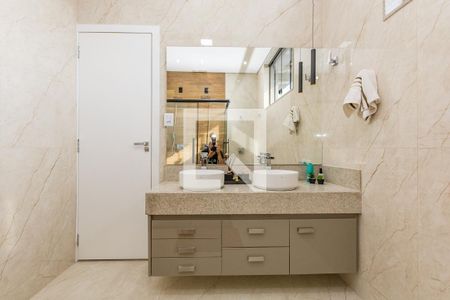 Casa à venda com 470m², 4 quartos e 8 vagasBanheiro da Suíte