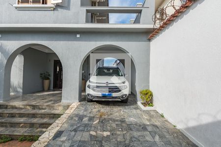 Casa à venda com 470m², 4 quartos e 8 vagasEntrada - Garagem