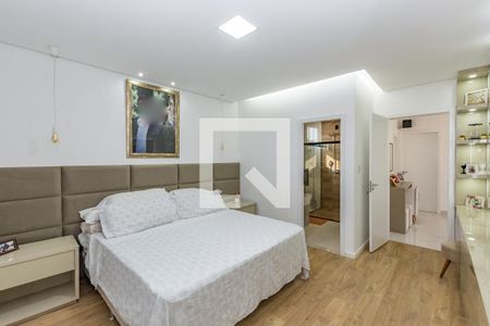 Casa à venda com 470m², 4 quartos e 8 vagasSuíte