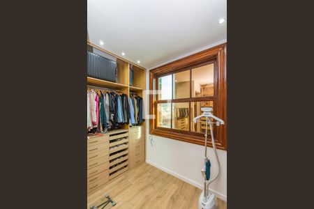 Casa à venda com 470m², 4 quartos e 8 vagasCloset da suíte