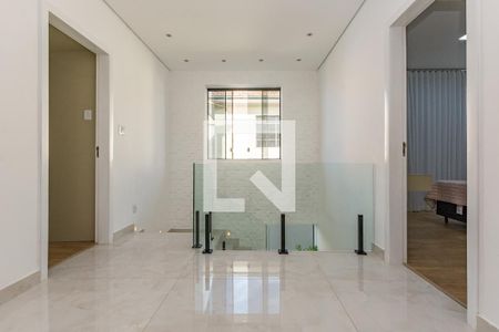 Casa à venda com 470m², 4 quartos e 8 vagasCorredor