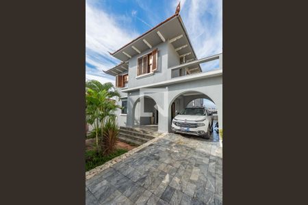 Casa à venda com 470m², 4 quartos e 8 vagasEntrada - Garagem