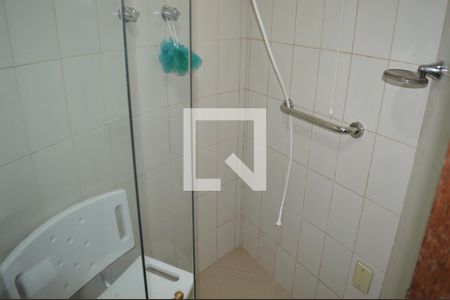 Casa à venda com 419m², 4 quartos e 4 vagasBanheiro de serviço