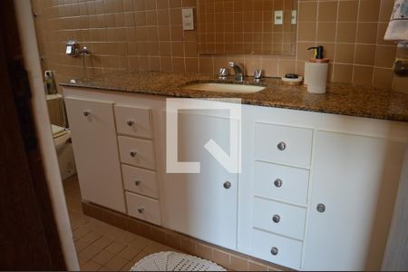 Casa à venda com 419m², 4 quartos e 4 vagasBanheiro da Suite