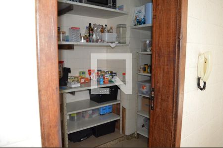 Casa à venda com 419m², 4 quartos e 4 vagasDespensa