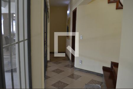 Casa à venda com 419m², 4 quartos e 4 vagasCorredor da escada