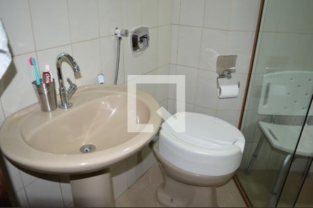 Casa à venda com 419m², 4 quartos e 4 vagasBanheiro de serviço