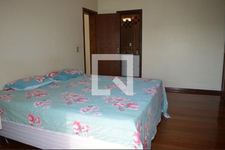 Casa à venda com 419m², 4 quartos e 4 vagasSuite