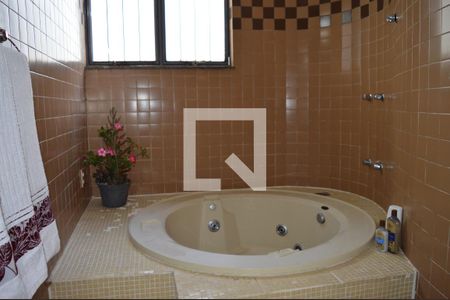 Casa à venda com 419m², 4 quartos e 4 vagasBanheiro da Suite