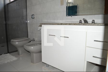 Casa à venda com 419m², 4 quartos e 4 vagasBanheiro Social