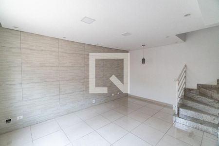Sala de casa para alugar com 2 quartos, 90m² em Jardim Itacolomi, São Paulo