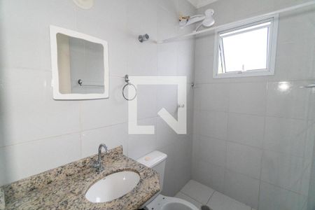 Banheiro da Suíte 1 de casa para alugar com 2 quartos, 90m² em Jardim Itacolomi, São Paulo