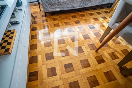 Sala  detalhe piso de apartamento à venda com 2 quartos, 68m² em Flamengo, Rio de Janeiro