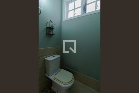 Casa de condomínio à venda com 440m², 4 quartos e 4 vagasLavabo