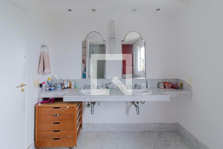 Casa de condomínio à venda com 440m², 4 quartos e 4 vagasBanheiro Quarto 1