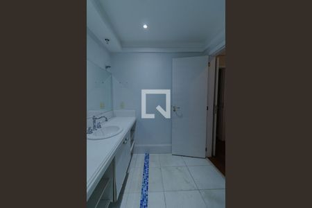 Casa de condomínio à venda com 440m², 4 quartos e 4 vagasBanheiro Quarto 4