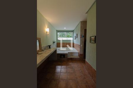 Casa de condomínio à venda com 440m², 4 quartos e 4 vagasHidromassagem