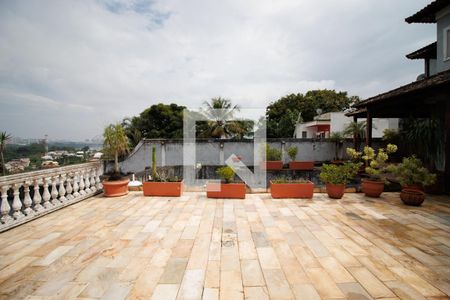 Casa de condomínio à venda com 440m², 4 quartos e 4 vagasÁrea Externa