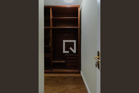 Casa de condomínio à venda com 440m², 4 quartos e 4 vagasCloset Quarto 3