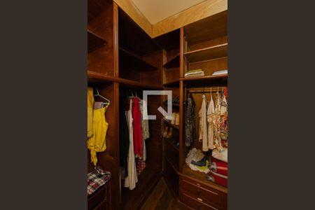 Casa de condomínio à venda com 440m², 4 quartos e 4 vagasCloset Quarto 1