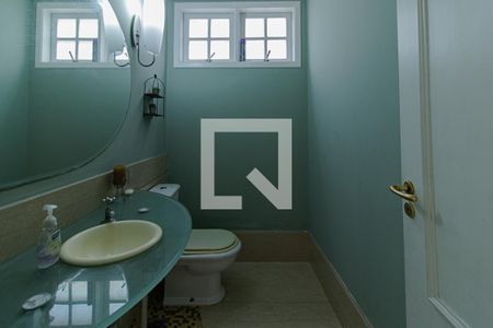 Casa de condomínio à venda com 440m², 4 quartos e 4 vagasLavabo