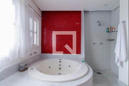 Casa de condomínio à venda com 440m², 4 quartos e 4 vagasBanheiro Quarto 1