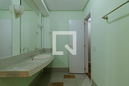 Casa de condomínio à venda com 440m², 4 quartos e 4 vagasBanheiro Quarto 2