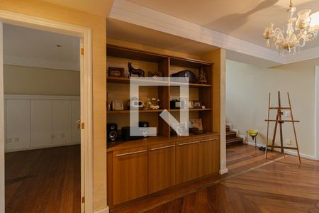 Casa de condomínio à venda com 440m², 4 quartos e 4 vagasCorredor