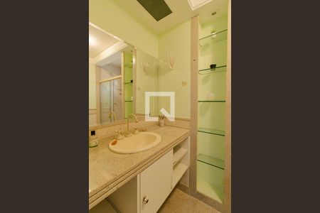 Casa de condomínio à venda com 440m², 4 quartos e 4 vagasBanheiro Quarto 3