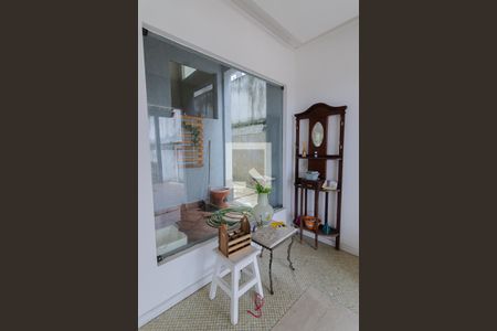 Casa de condomínio à venda com 440m², 4 quartos e 4 vagasSala