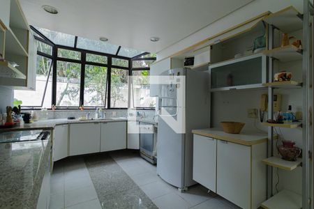 Casa de condomínio à venda com 440m², 4 quartos e 4 vagasCozinha