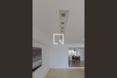 Casa de condomínio à venda com 440m², 4 quartos e 4 vagasSala