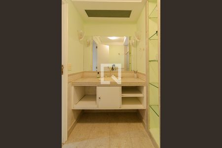 Casa de condomínio à venda com 440m², 4 quartos e 4 vagasBanheiro Quarto 3