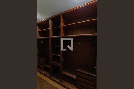 Casa de condomínio à venda com 440m², 4 quartos e 4 vagasCloset Quarto 3