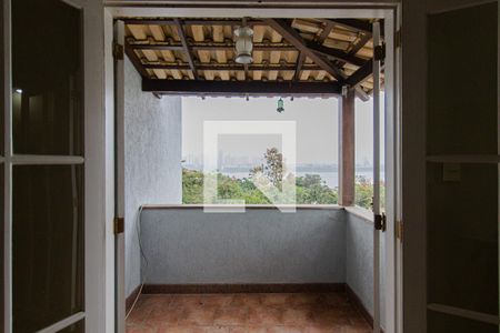 Casa de condomínio à venda com 440m², 4 quartos e 4 vagasVaranda Quarto 2