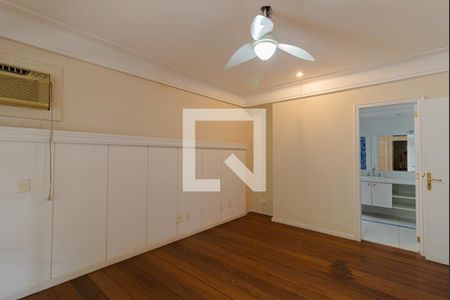 Casa de condomínio à venda com 440m², 4 quartos e 4 vagasQuarto 4