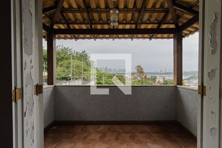 Casa de condomínio à venda com 440m², 4 quartos e 4 vagasVaranda Quarto 1