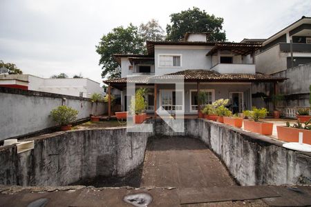 Casa de condomínio à venda com 440m², 4 quartos e 4 vagasPiscina