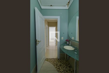 Casa de condomínio à venda com 440m², 4 quartos e 4 vagasLavabo