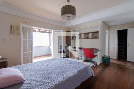 Casa de condomínio à venda com 440m², 4 quartos e 4 vagasQuarto 1