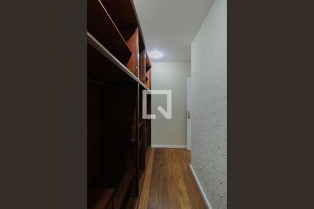 Casa de condomínio à venda com 440m², 4 quartos e 4 vagasCloset Quarto 3