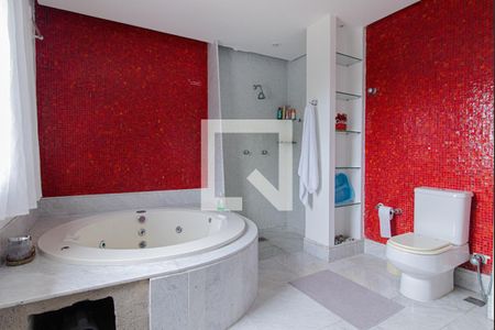 Casa de condomínio à venda com 440m², 4 quartos e 4 vagasBanheiro Quarto 1