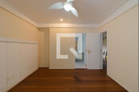 Casa de condomínio à venda com 440m², 4 quartos e 4 vagasQuarto 4